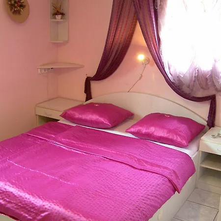 Irini Panzio 3*