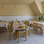 Irini Panzio 3*