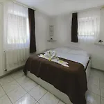Irini Panzio Pensión 3*