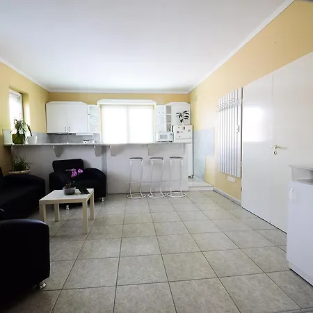 게스트하우스 Irini Panzio 3*