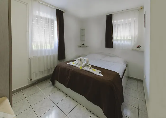 Irini Panzio Guest house 3*
